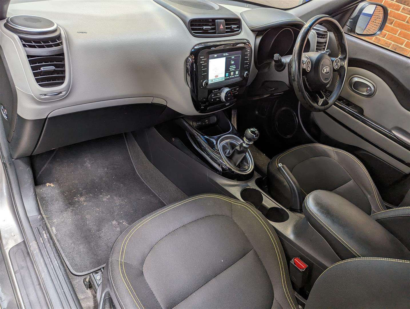 <p>2016 KIA SOUL CONNECT +</p>