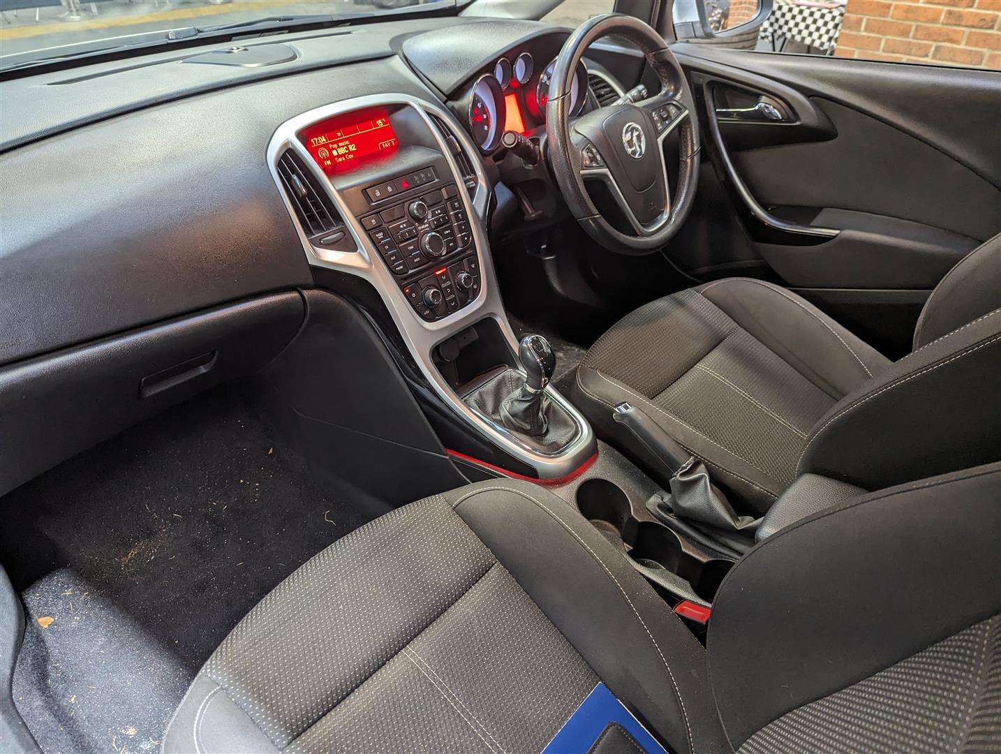 <p>2015 VAUXHALL ASTRA SRI</p>