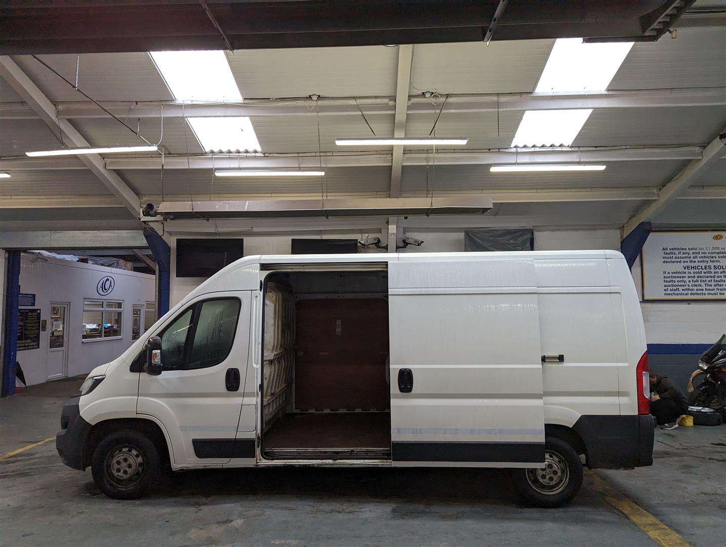 <p>2016 PEUGEOT BOXER 335 PROFESSIONAL L3</p>