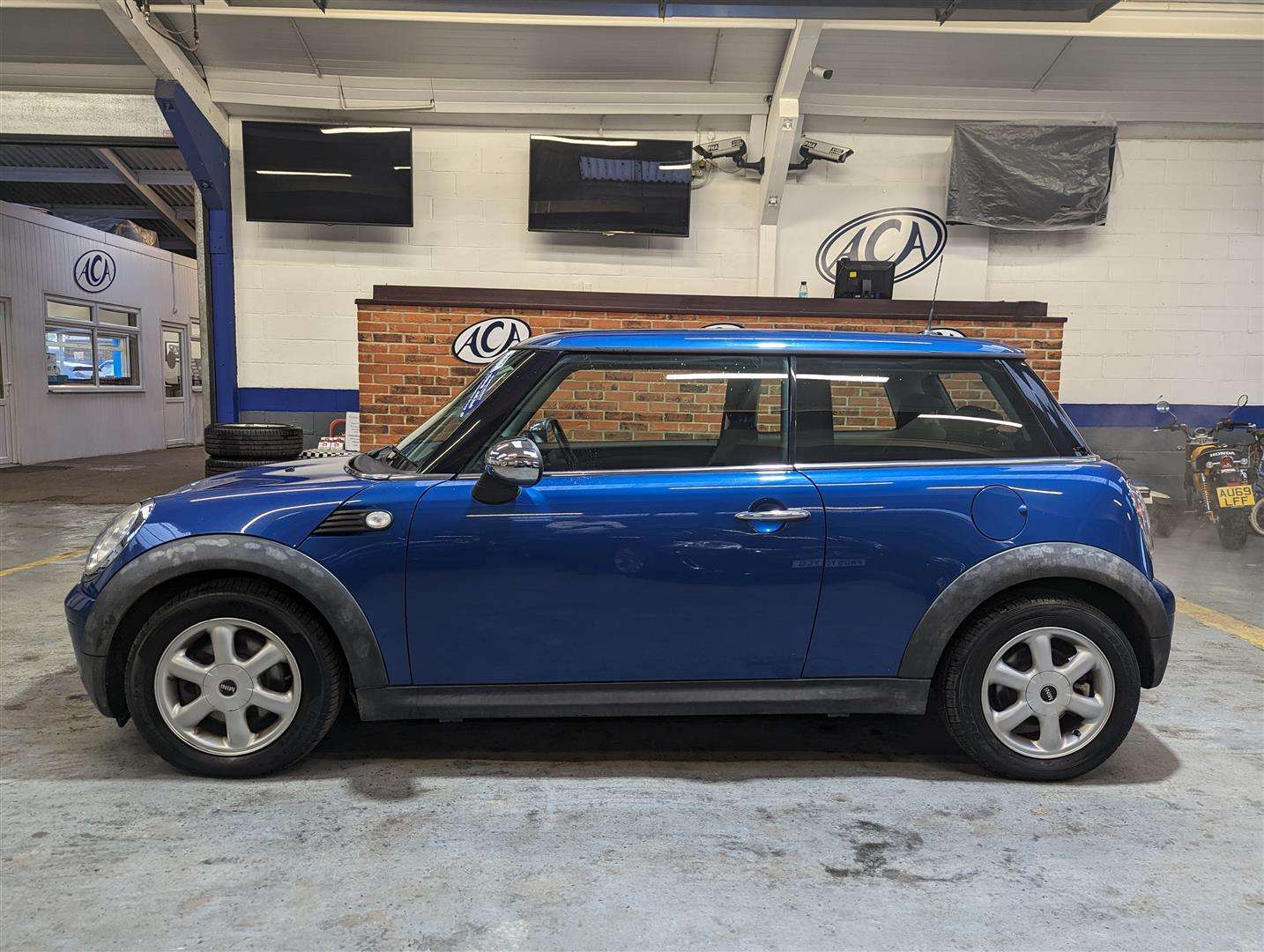 <p>2009 MINI ONE</p>