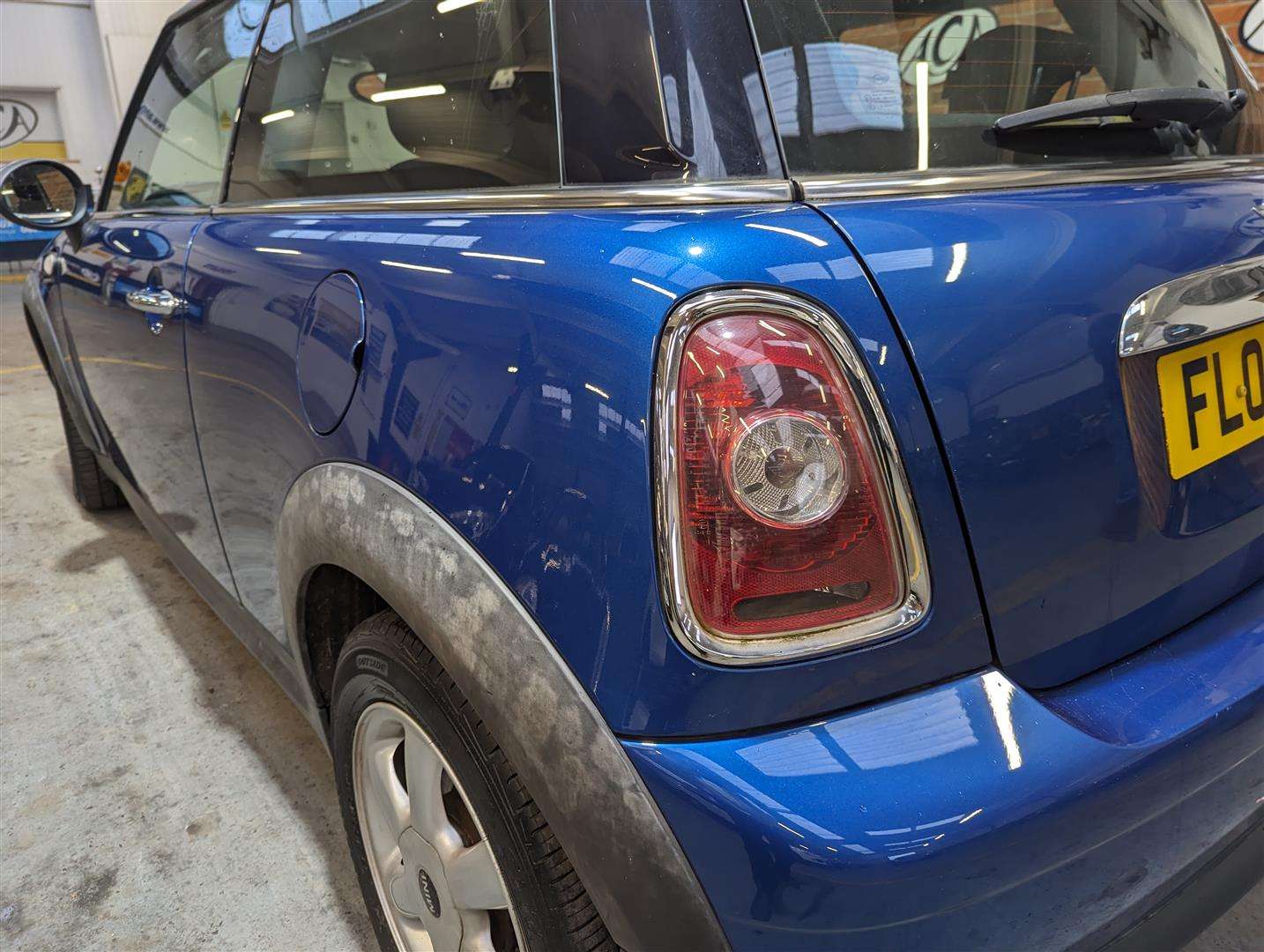 <p>2009 MINI ONE</p>