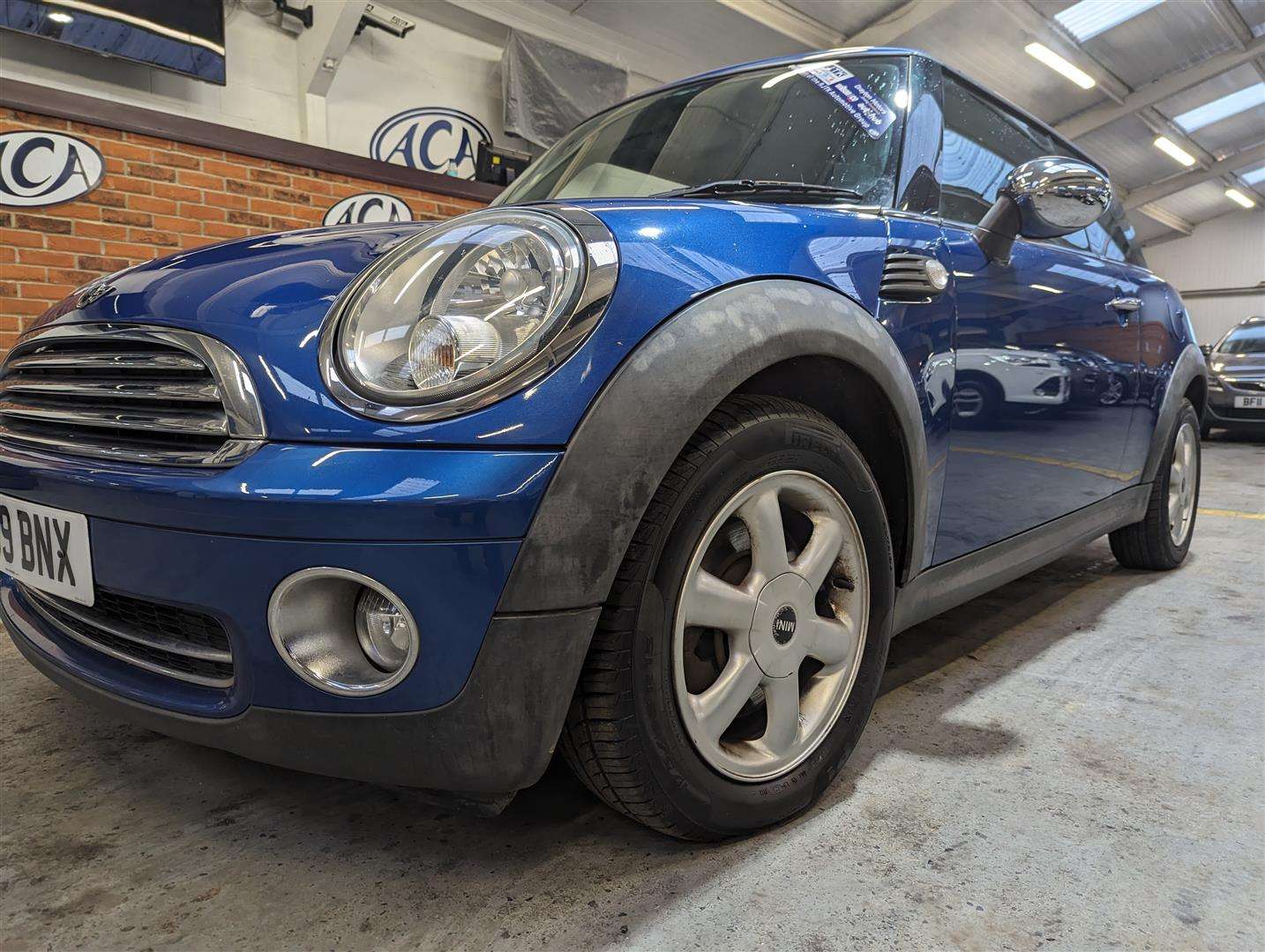 <p>2009 MINI ONE</p>