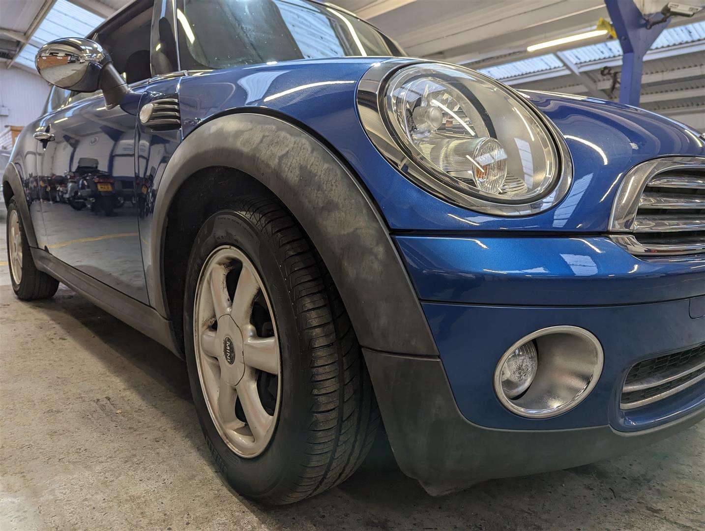 <p>2009 MINI ONE</p>