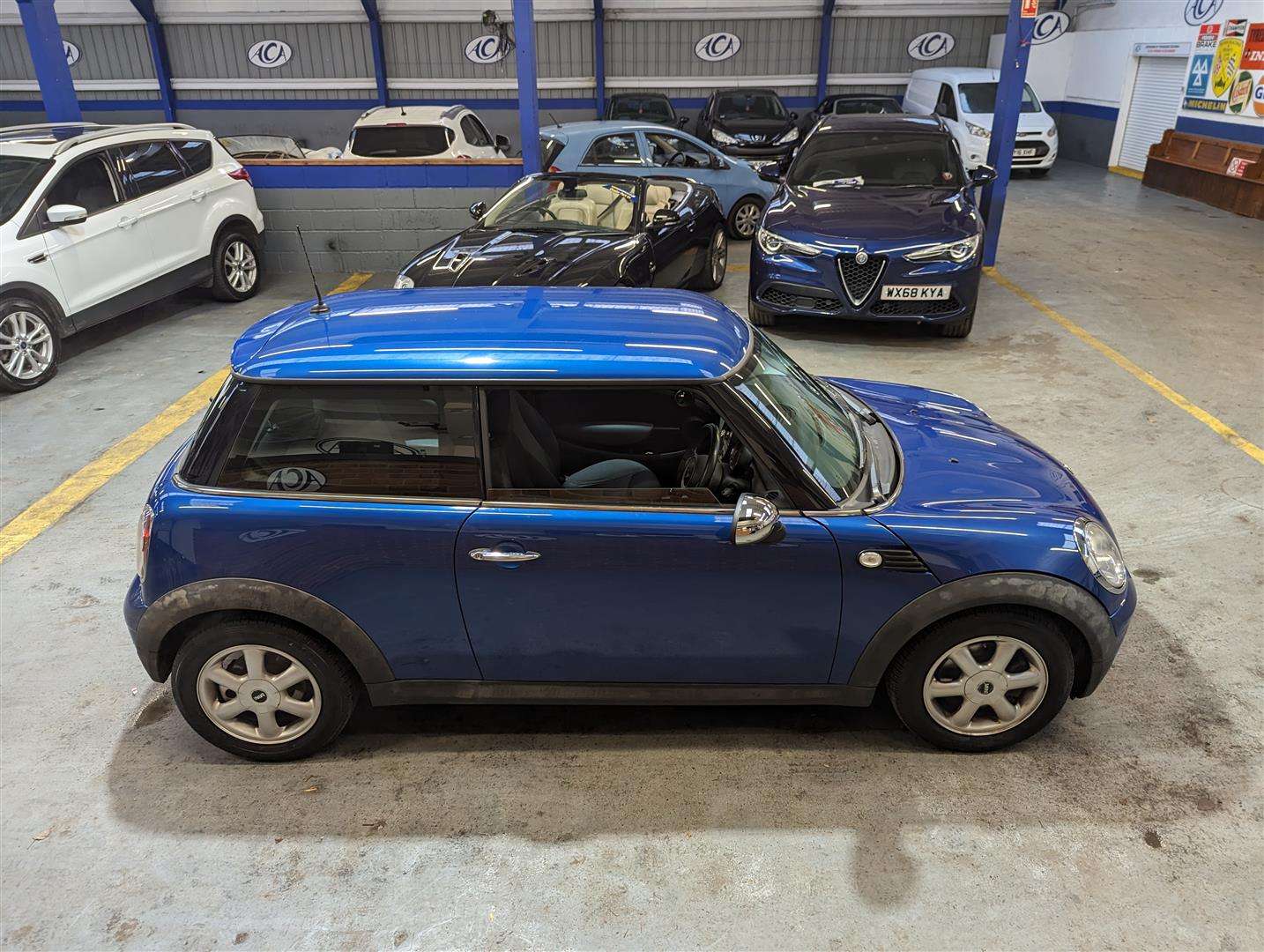 <p>2009 MINI ONE</p>