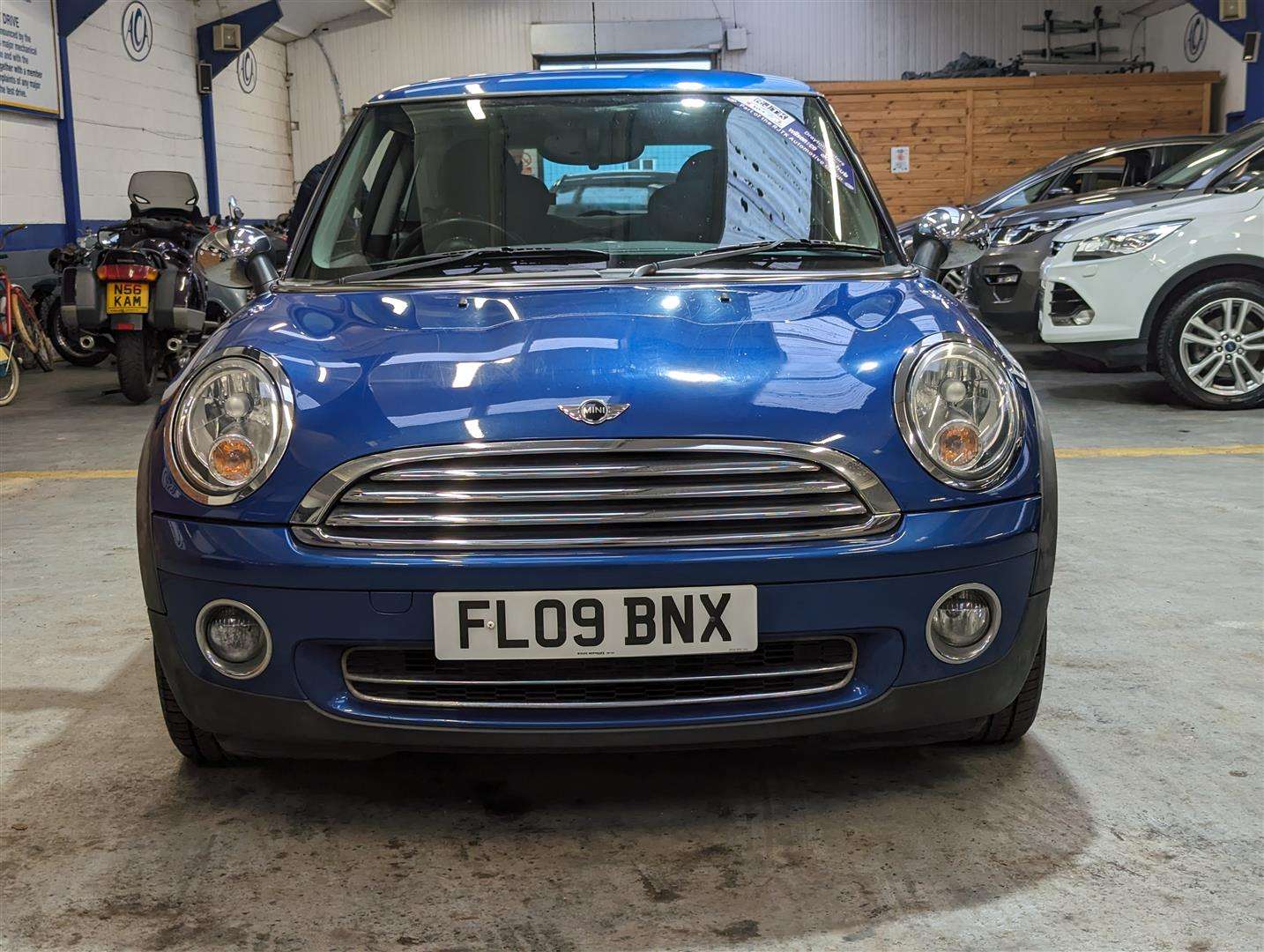 <p>2009 MINI ONE</p>