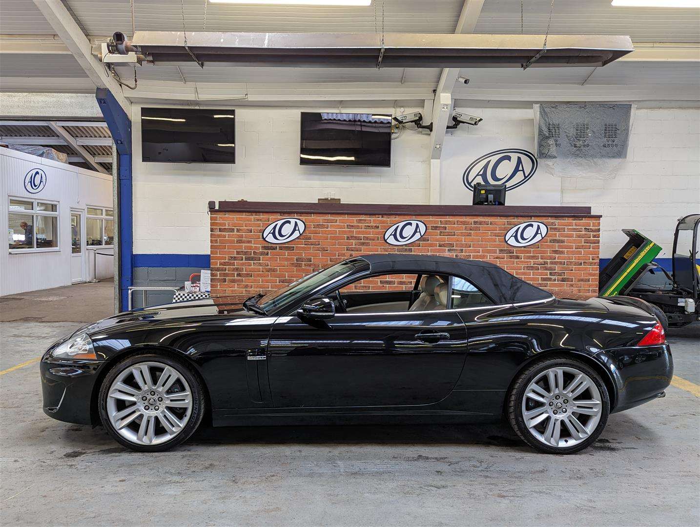 <p>2009 JAGUAR XKR AUTO</p>