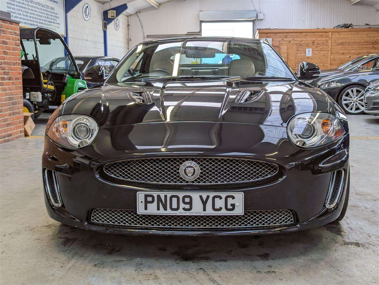 <p>2009 JAGUAR XKR AUTO</p>