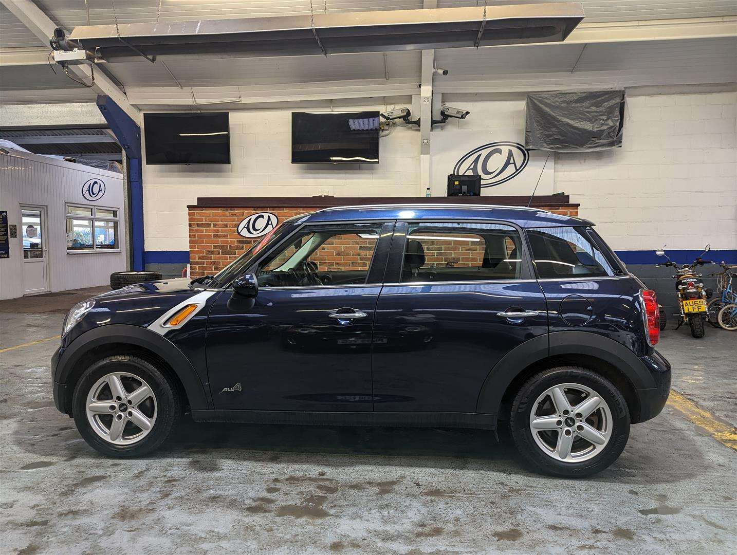 <p>2013 MINI COUNTRYMAN COOPER D ALL4</p>