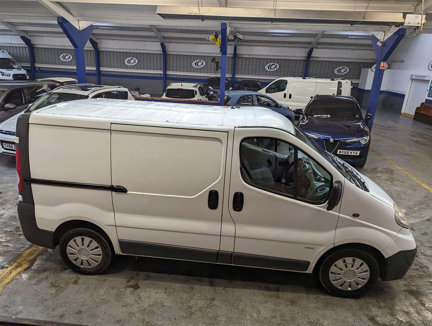 <p>2006 VAUXHALL VIVARO 2900 CDTI SWB</p>