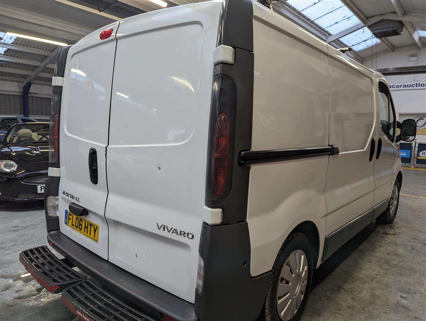 <p>2006 VAUXHALL VIVARO 2900 DI SWB</p>