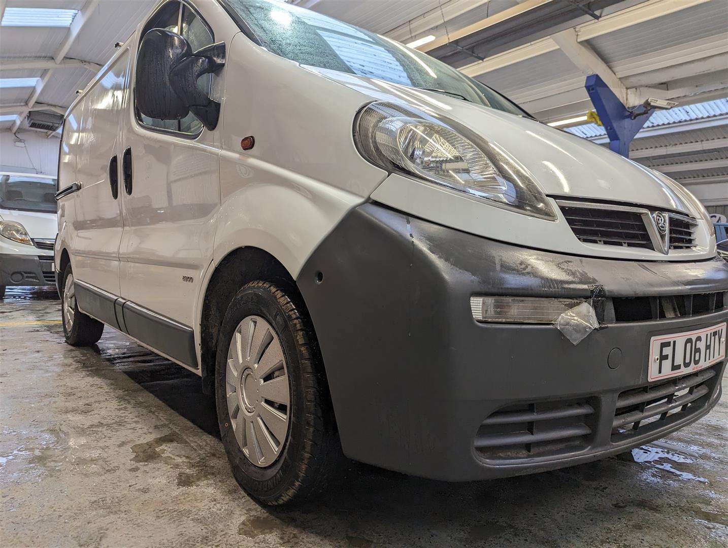 <p>2006 VAUXHALL VIVARO 2900 DI SWB</p>