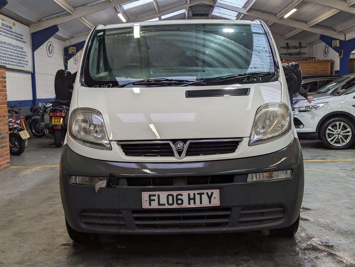 <p>2006 VAUXHALL VIVARO 2900 DI SWB</p>