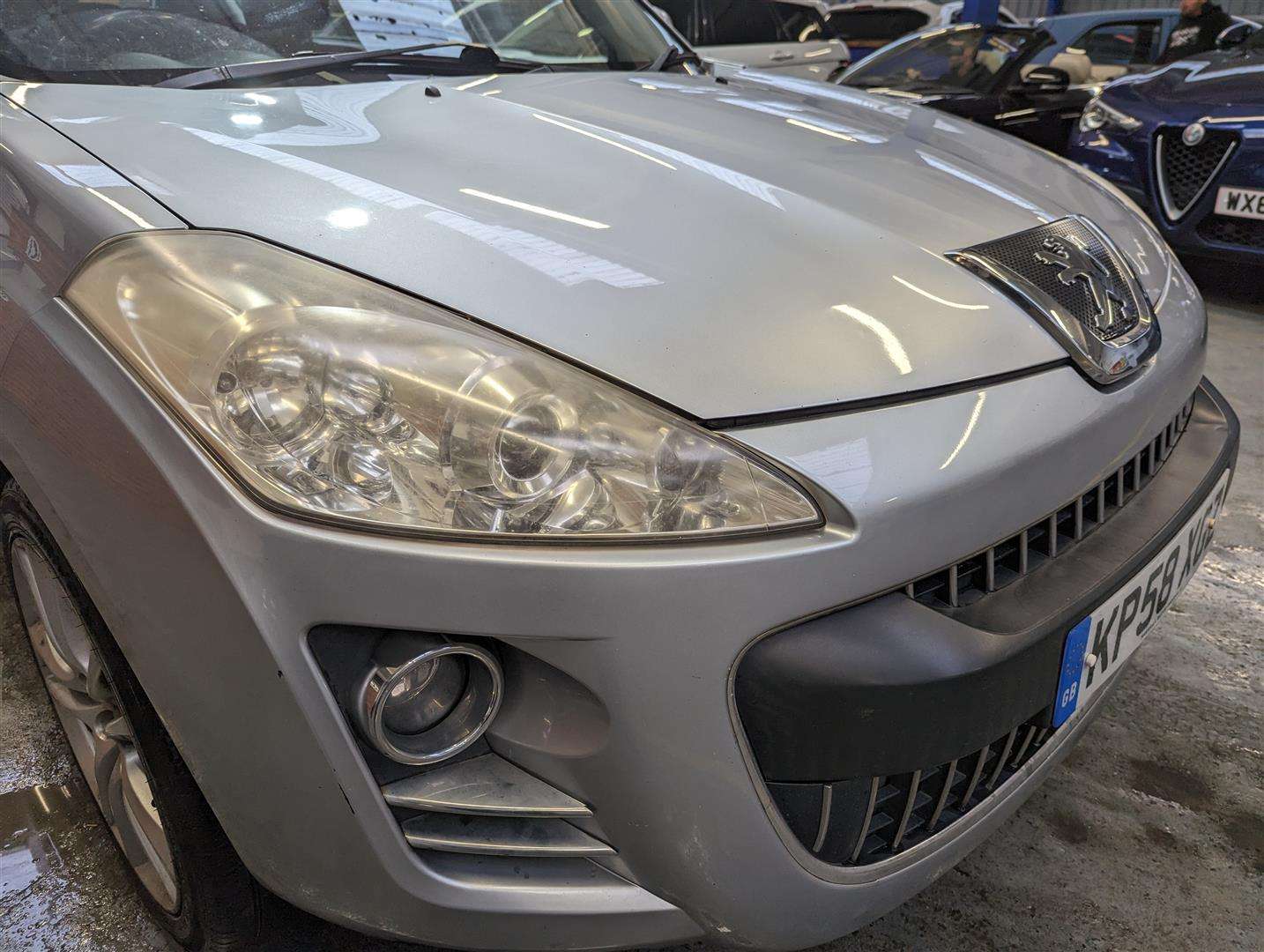 <p>2008 PEUGEOT 4007 SE</p>