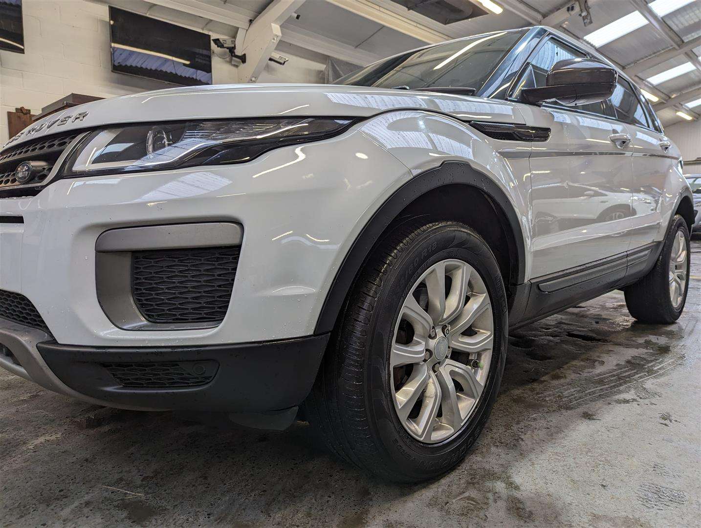 <p>2015 LAND ROVER RANGE ROVER EVOQUE SE TD4</p>