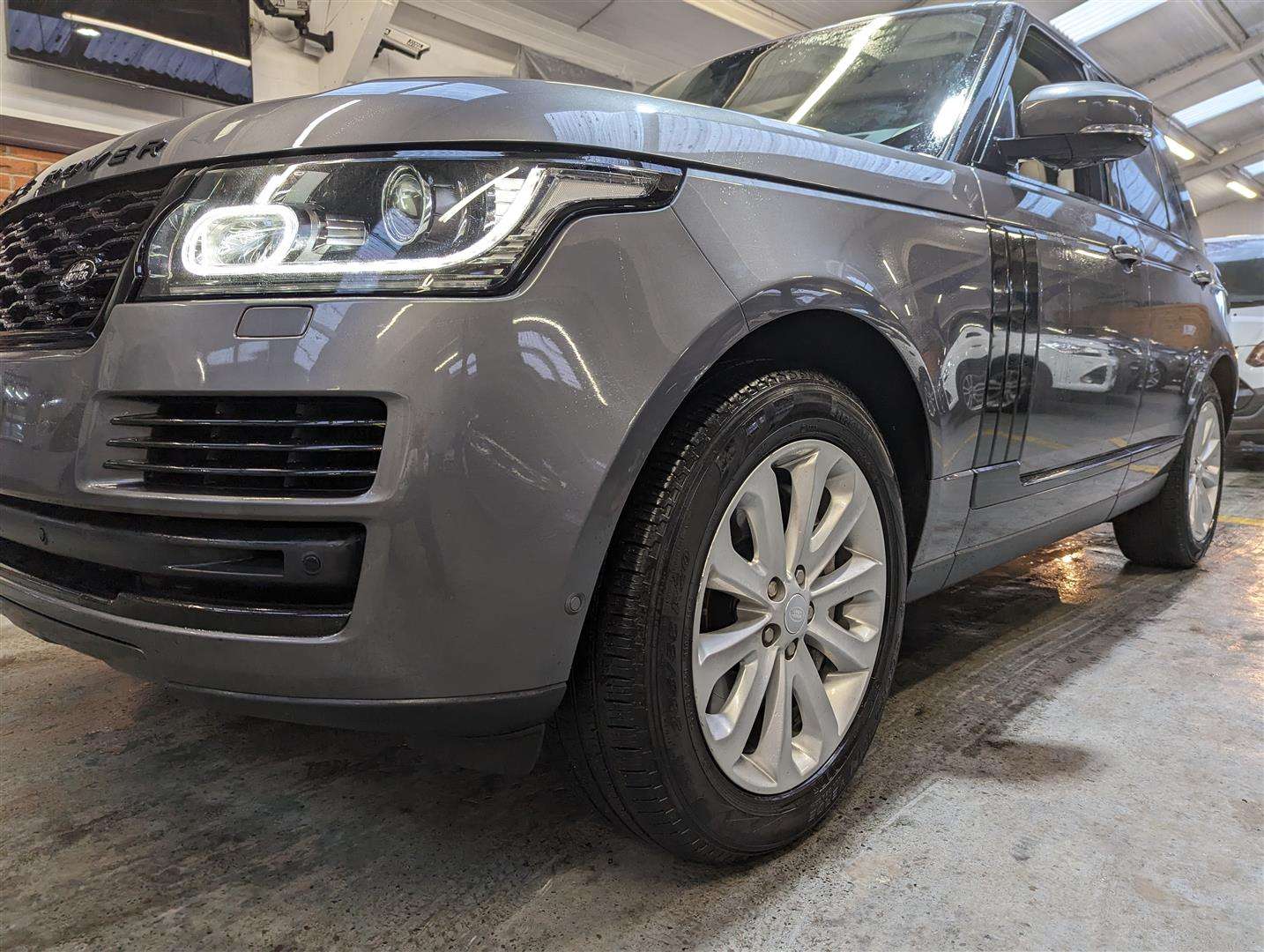 <p>2015 LAND ROVER RANGE ROVER VOGUE SE SDV8</p>