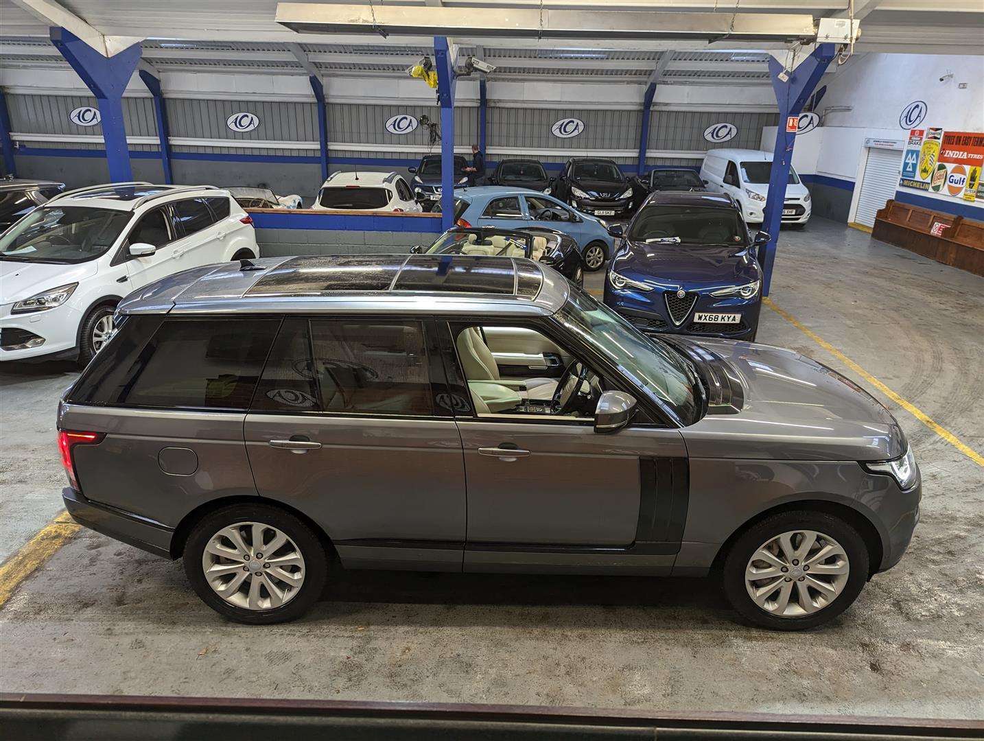 <p>2015 LAND ROVER RANGE ROVER VOGUE SE SDV8</p>