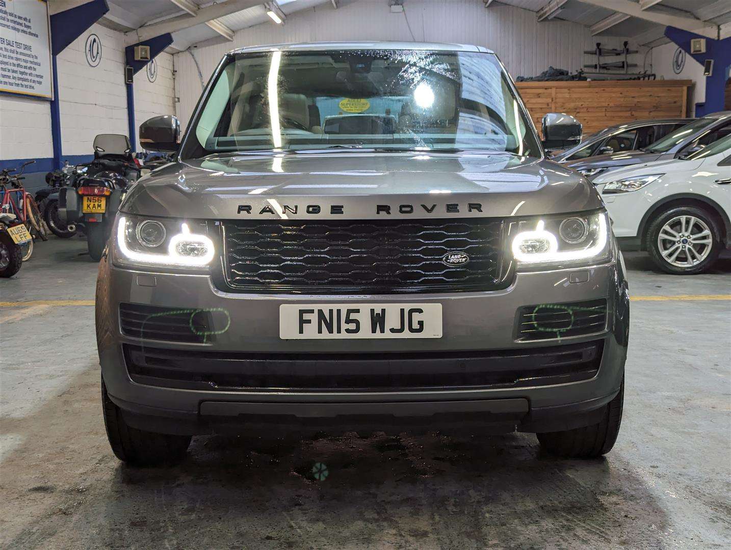 <p>2015 LAND ROVER RANGE ROVER VOGUE SE SDV8</p>