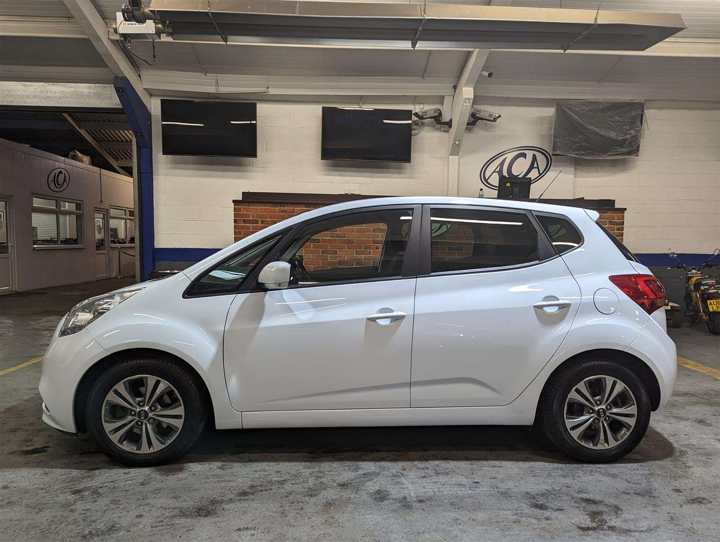 <p>2015 KIA VENGA 3 CRDI ISG</p>