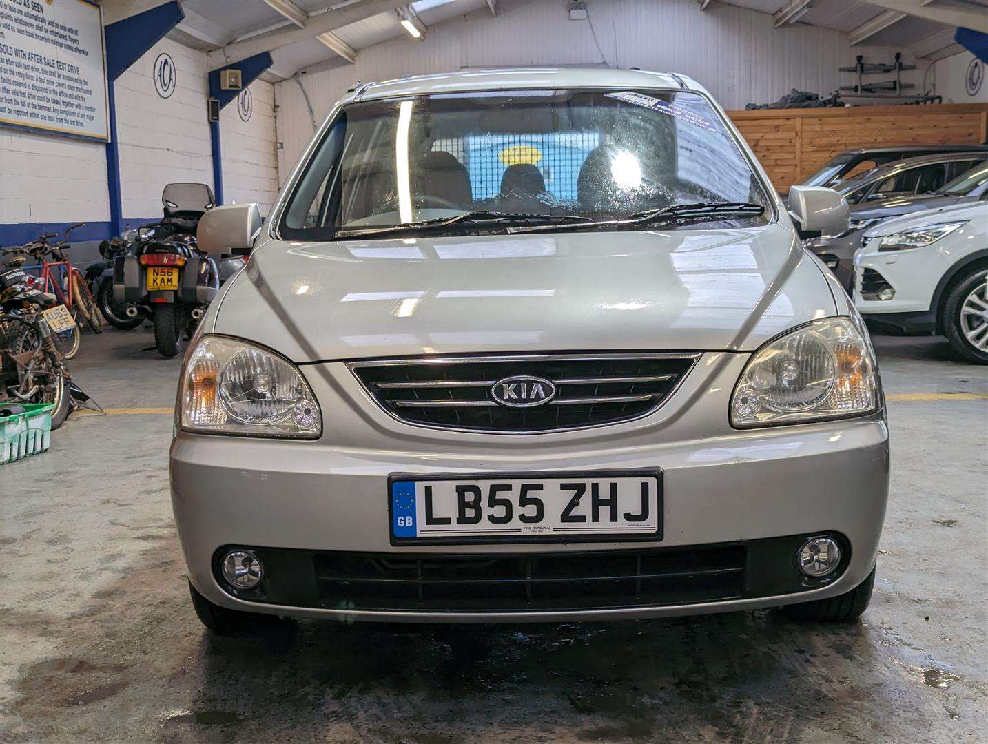 <p>2006 KIA CARENS CRDI LX</p>