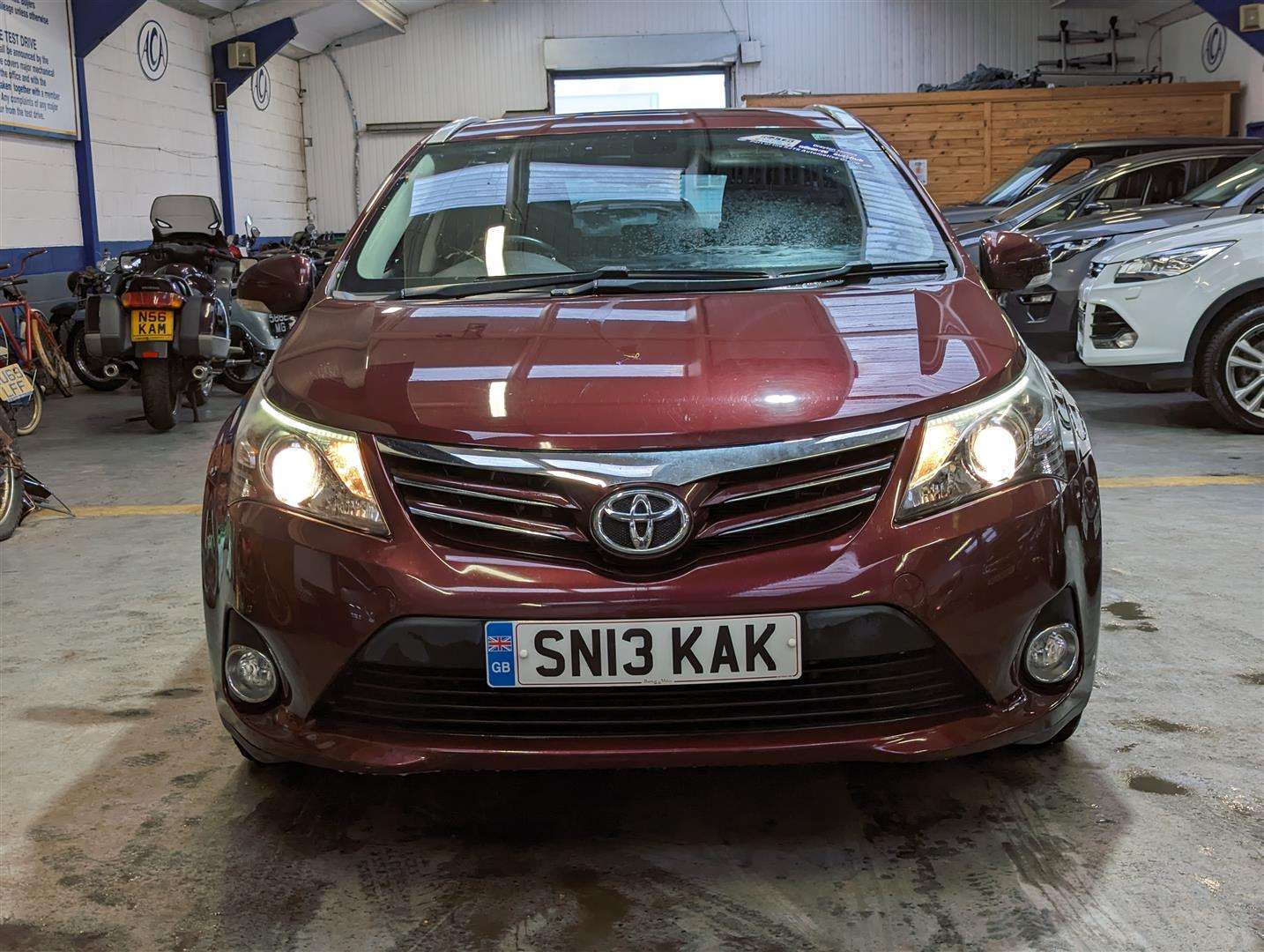 <p>2013 TOYOTA AVENSIS TR D-4D</p>