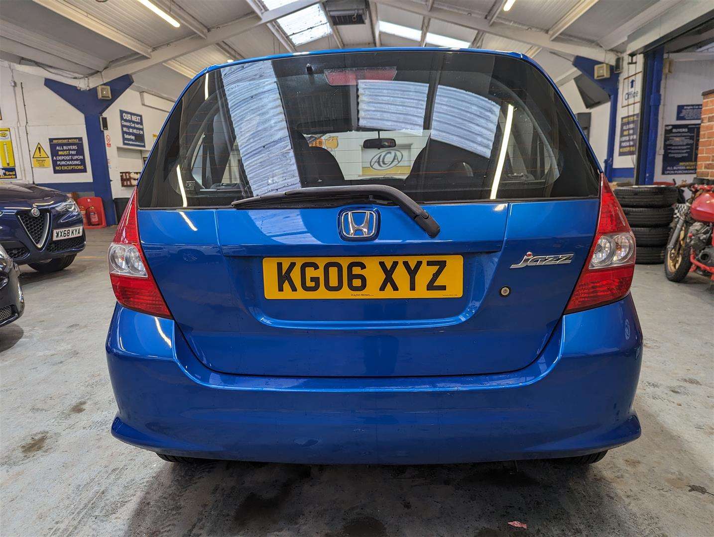 <p>2006 HONDA JAZZ S</p>