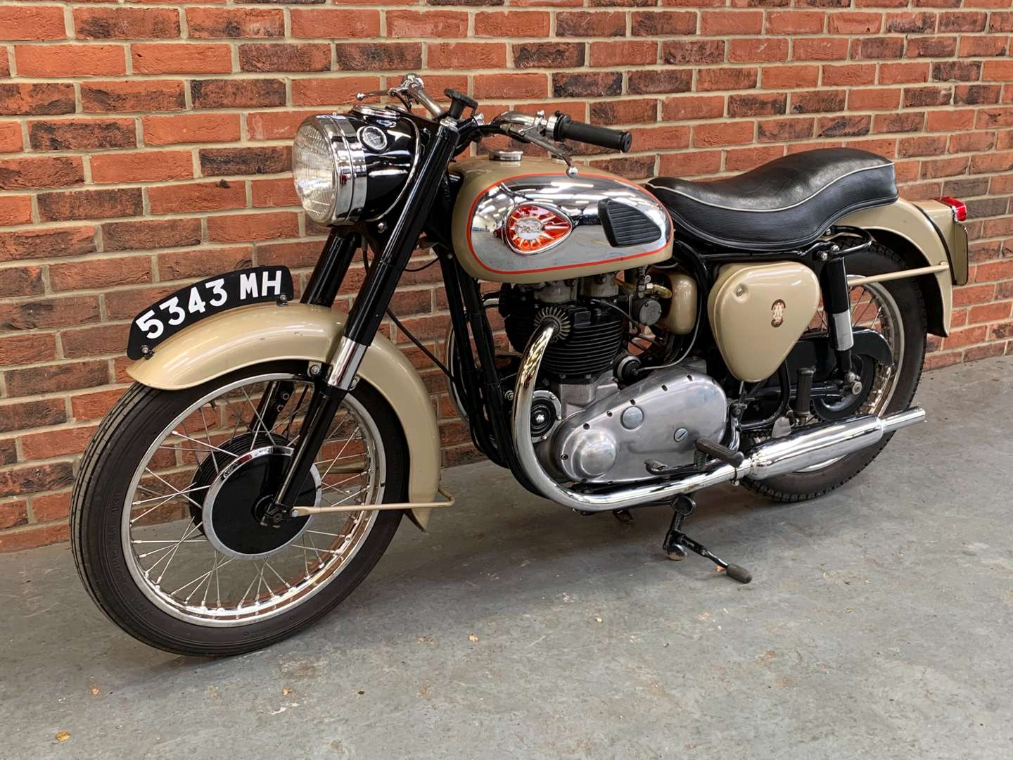 <p>1960 BSA A10 GOLDEN FLASH 650CC</p>