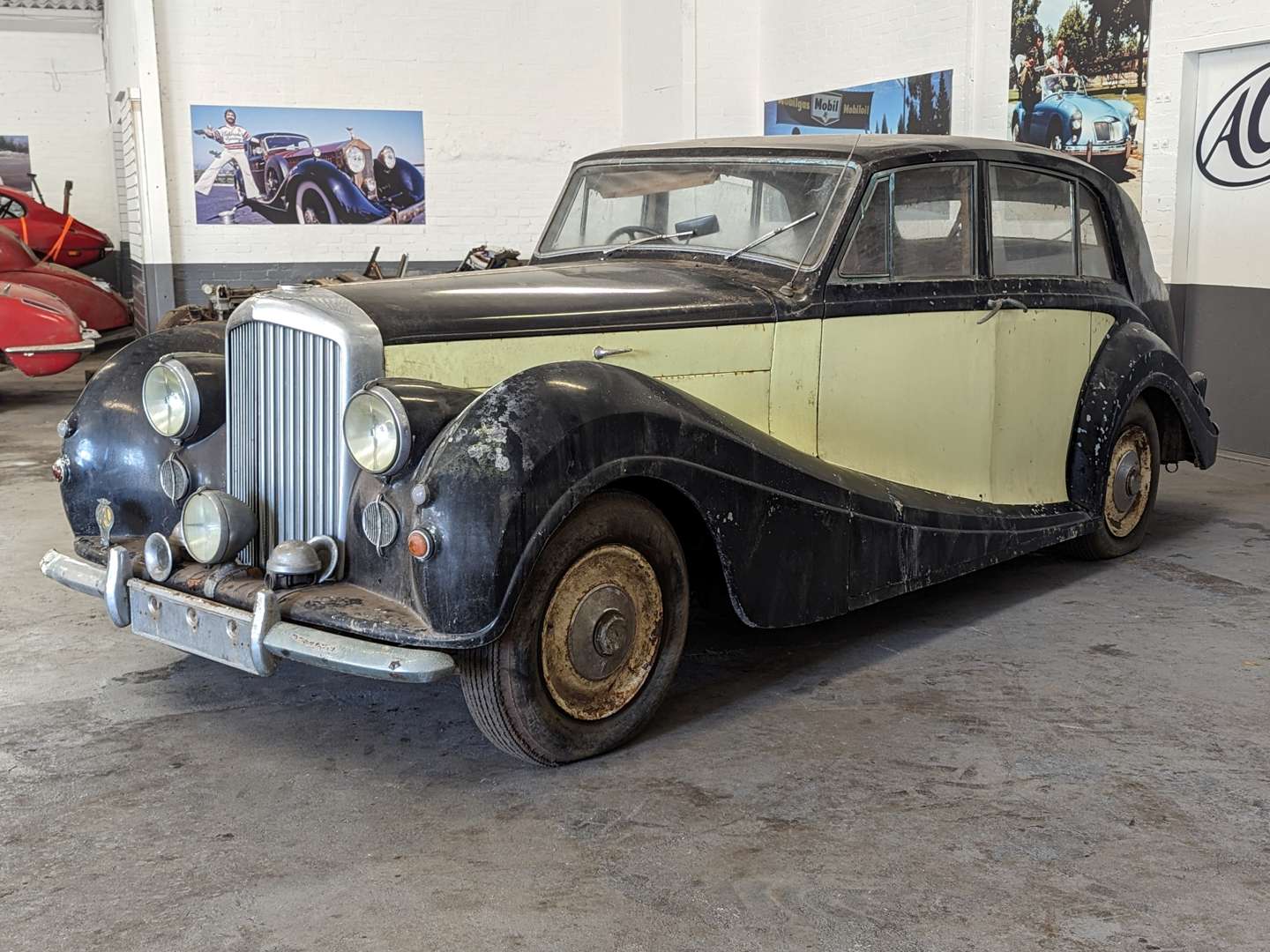 <p>1952 BENTLEY MK VI From the Scottish collection</p>