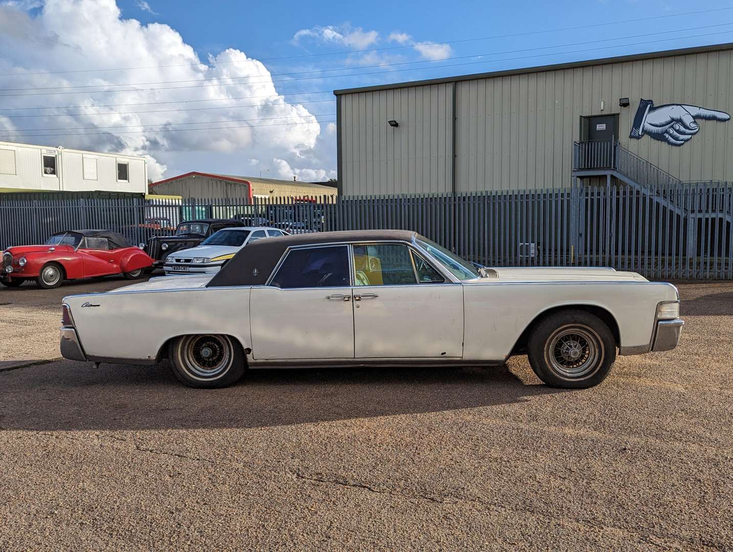 <p>1965 LINCOLN CONTINENTAL LHD</p>