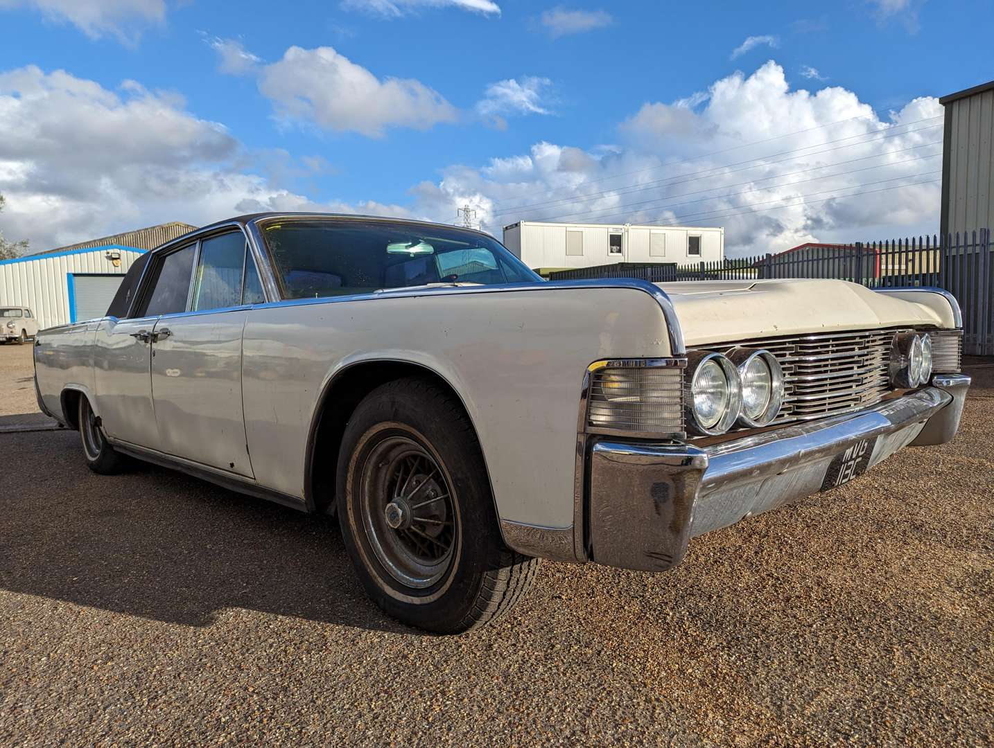 <p>1965 LINCOLN CONTINENTAL LHD</p>