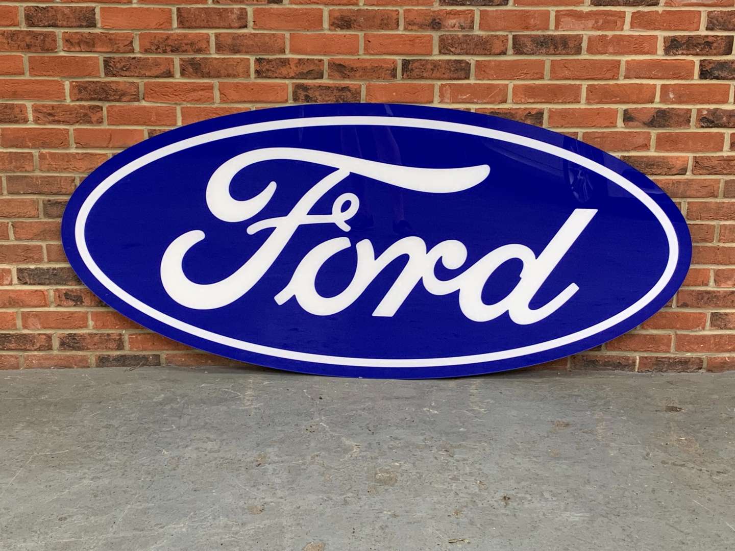 <p>Large Perspex Ford Dealership Emblem</p>