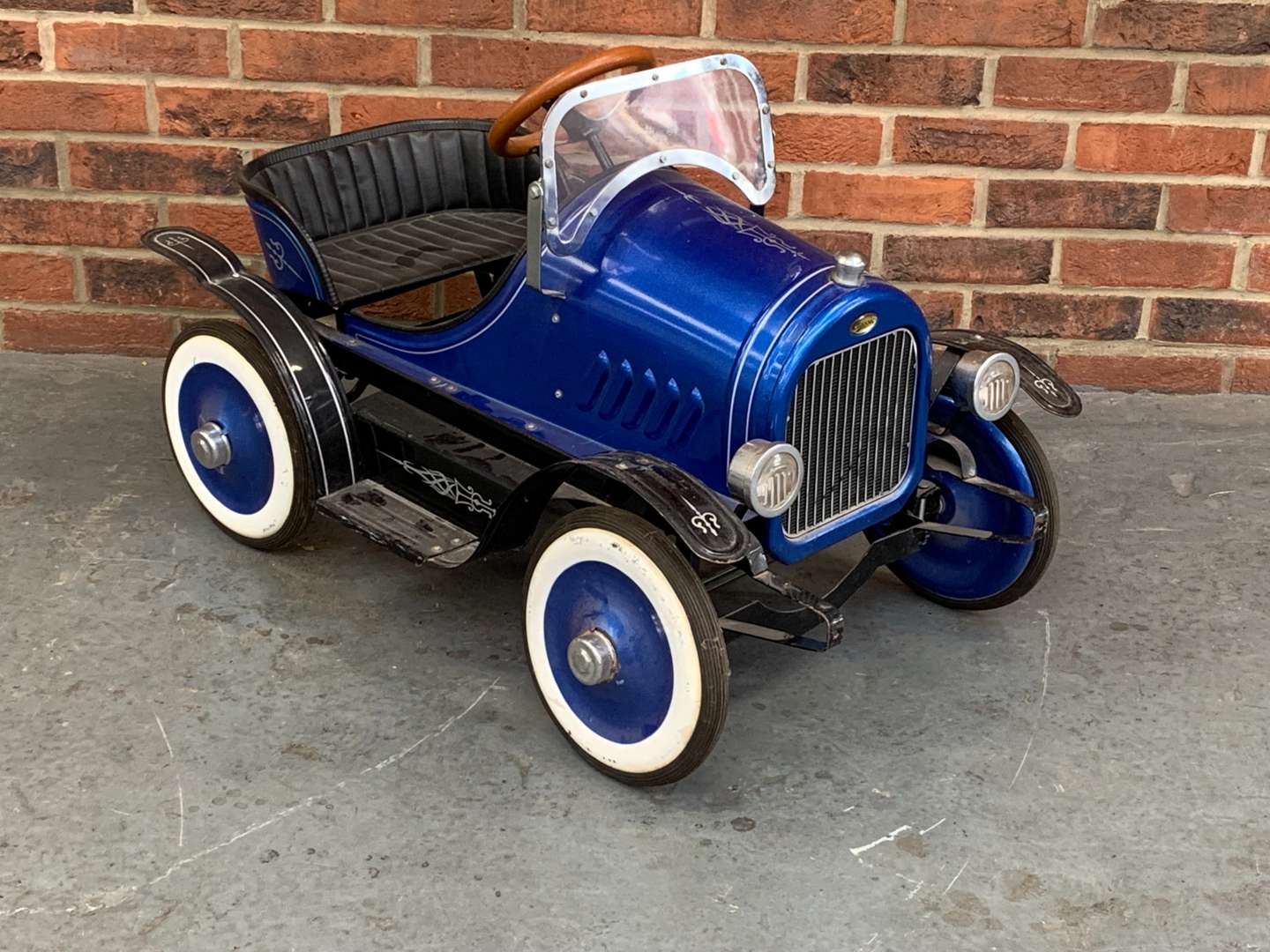 <p>Tin Plate Childs Pedal Car</p>