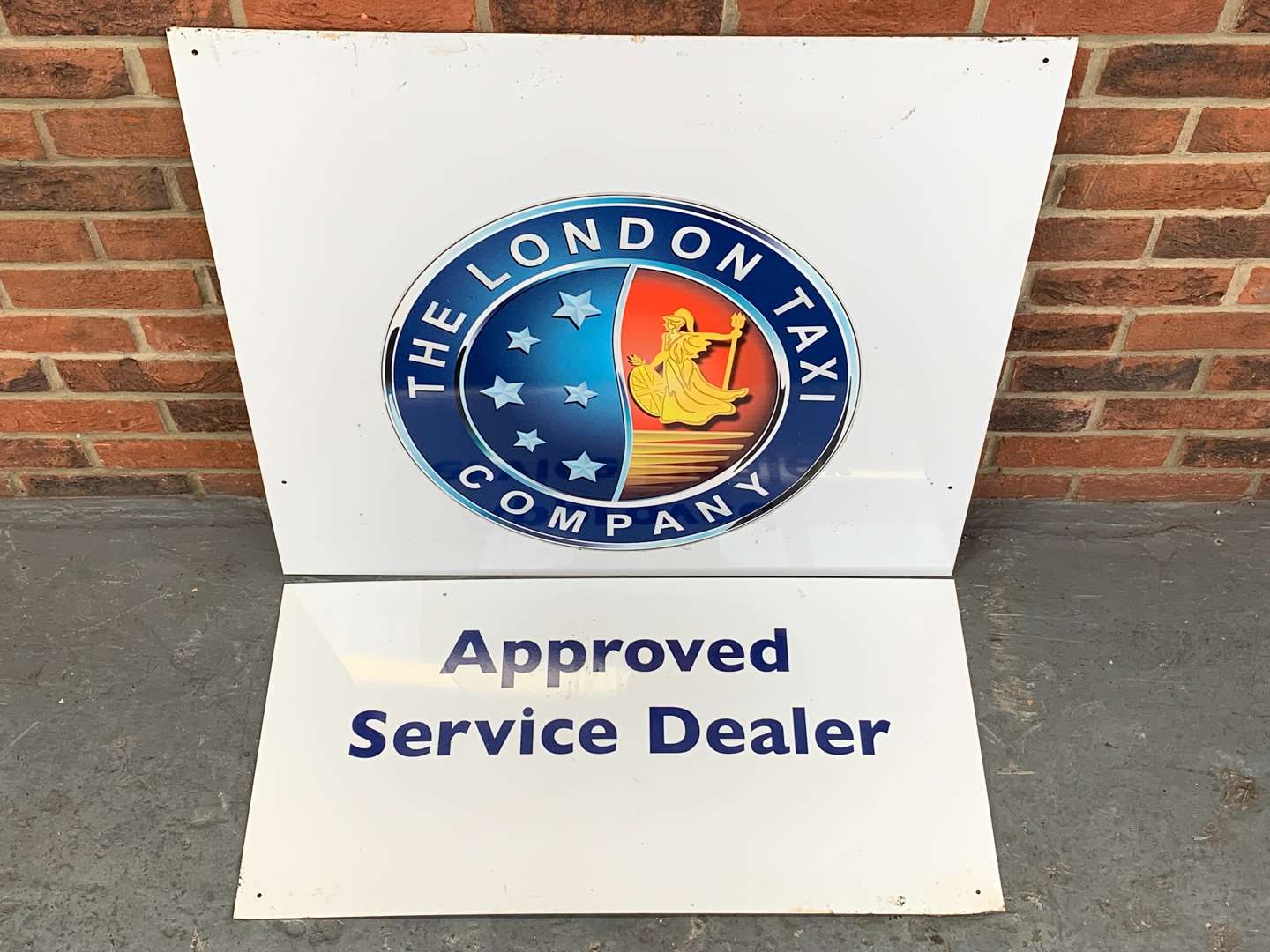 <p>London Taxi Sign and Approved Garage Services Sign (2)</p>