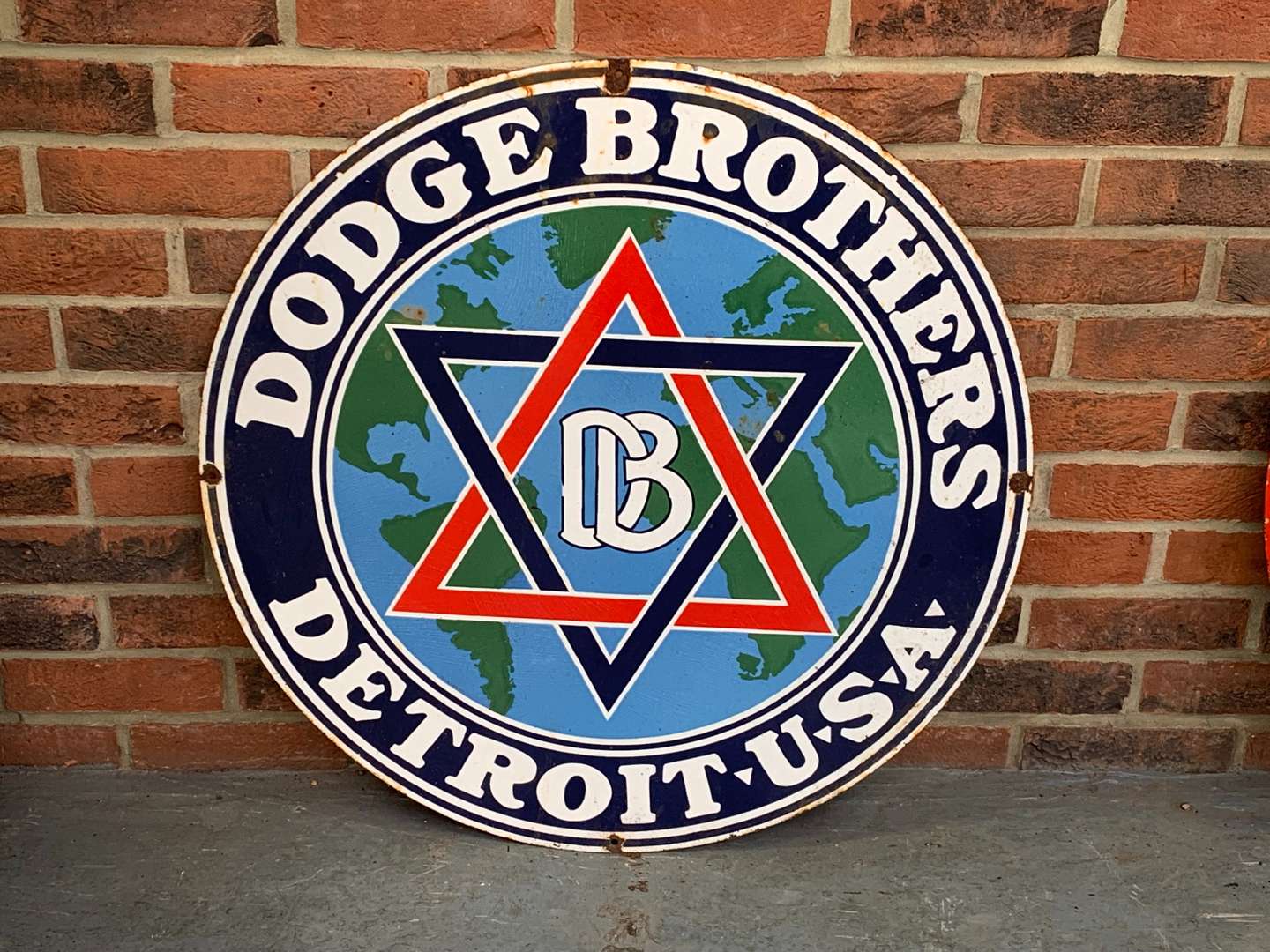<p>Dodge Brothers Detroit USA Enamel Circular Sign</p>