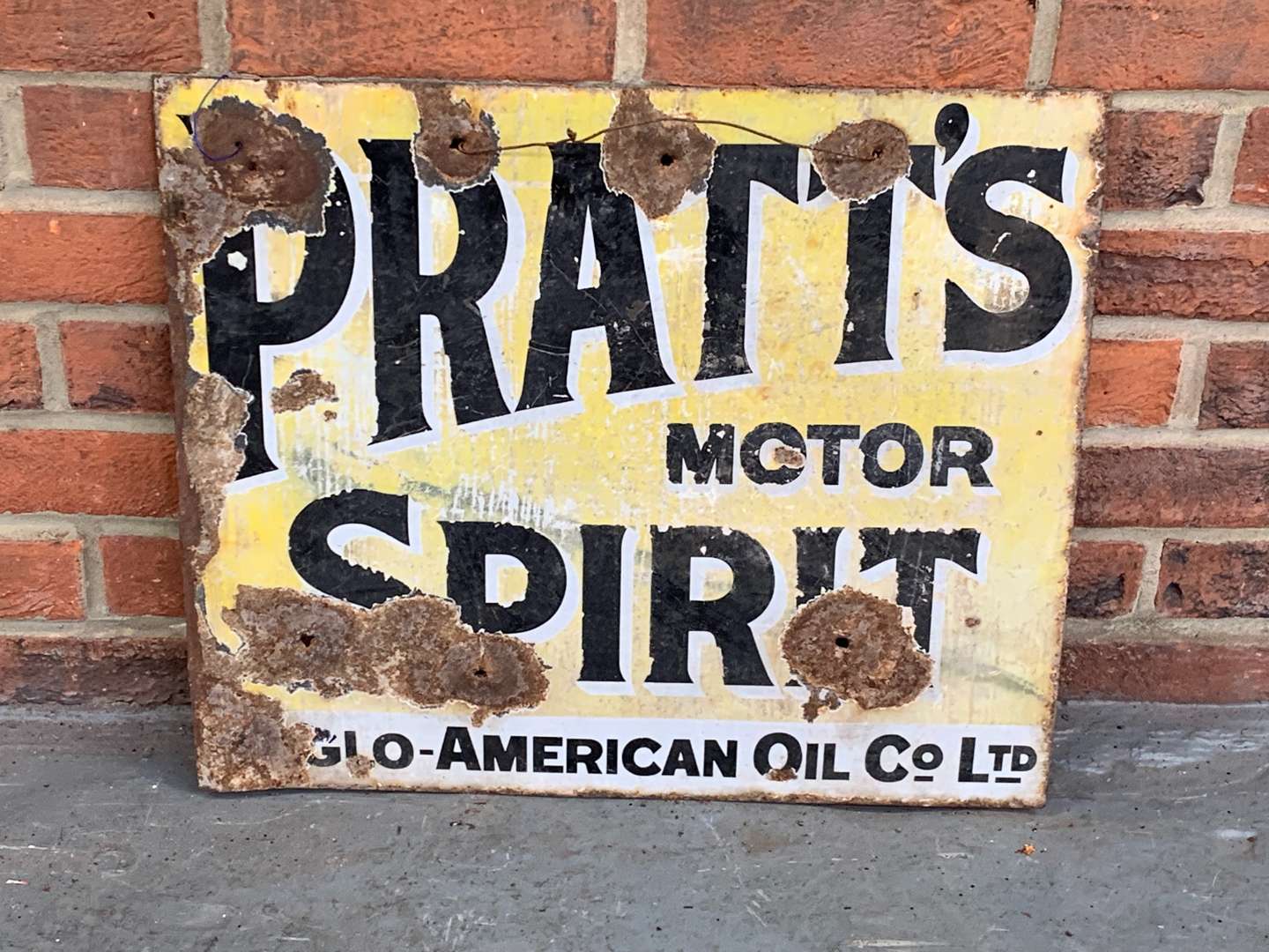 <p>Pratts Motor Spirits Enamel Sign</p>