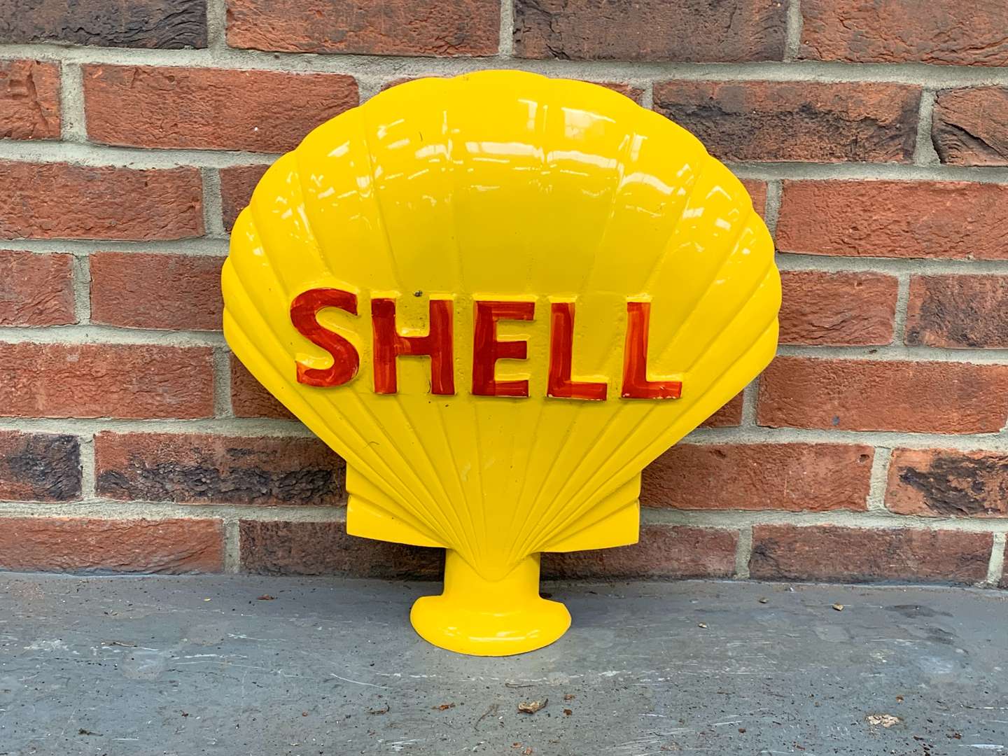 <p>Shell Cast Aluminium Display</p>