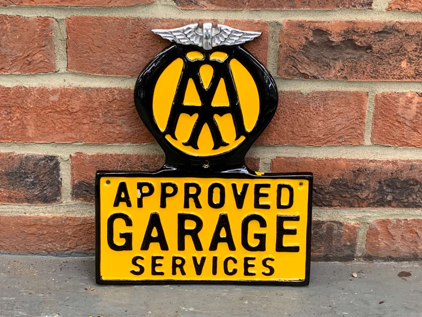 <p>AA Approved Garage Service Cast Aluminium Sign</p>