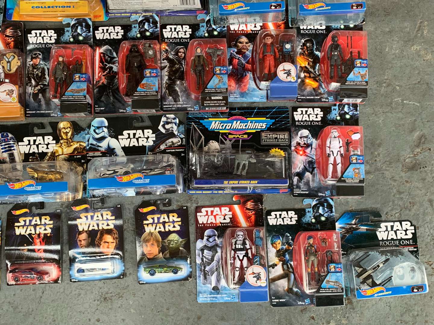 <p>Large Quantity of Star Wars Boxed Figures Etc</p>