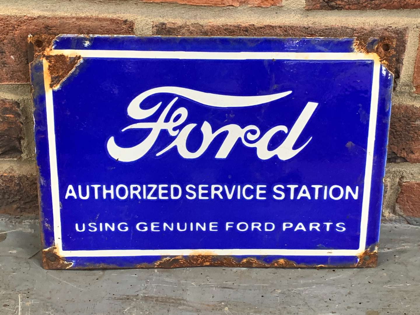 <p>Ford Authorized Service Station Enamel Sign</p>