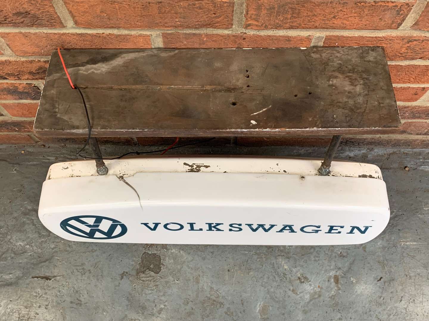 <p>Volkswagen Illuminated Dealership Sign</p>