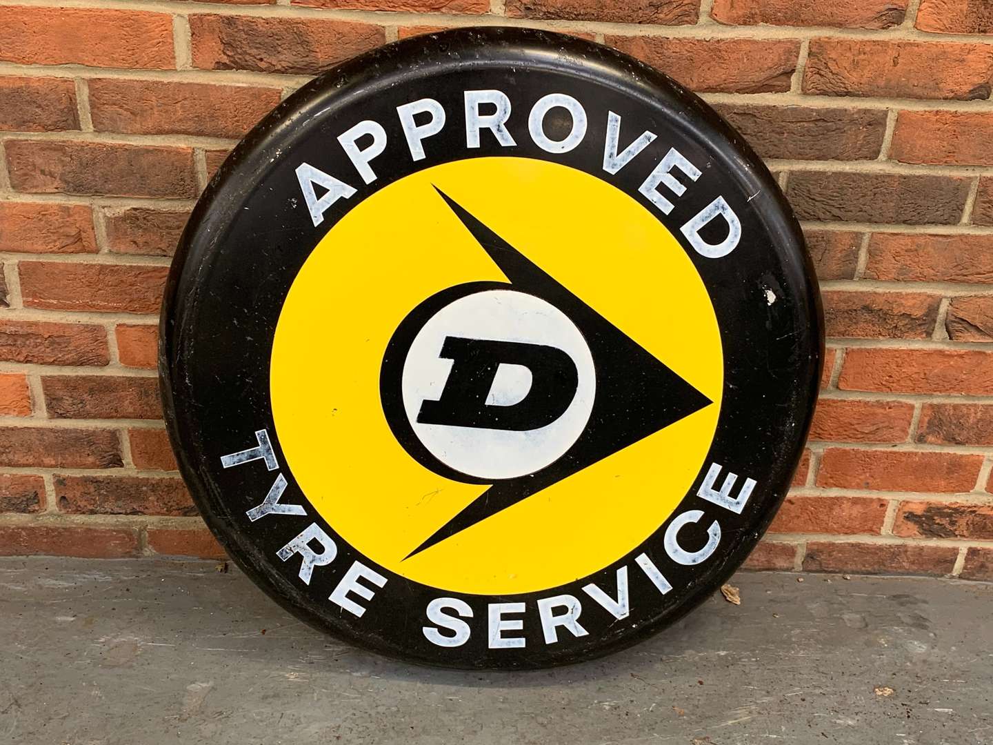 <p>Dunlop Approved Tyre Service Convex Aluminium Sign</p>