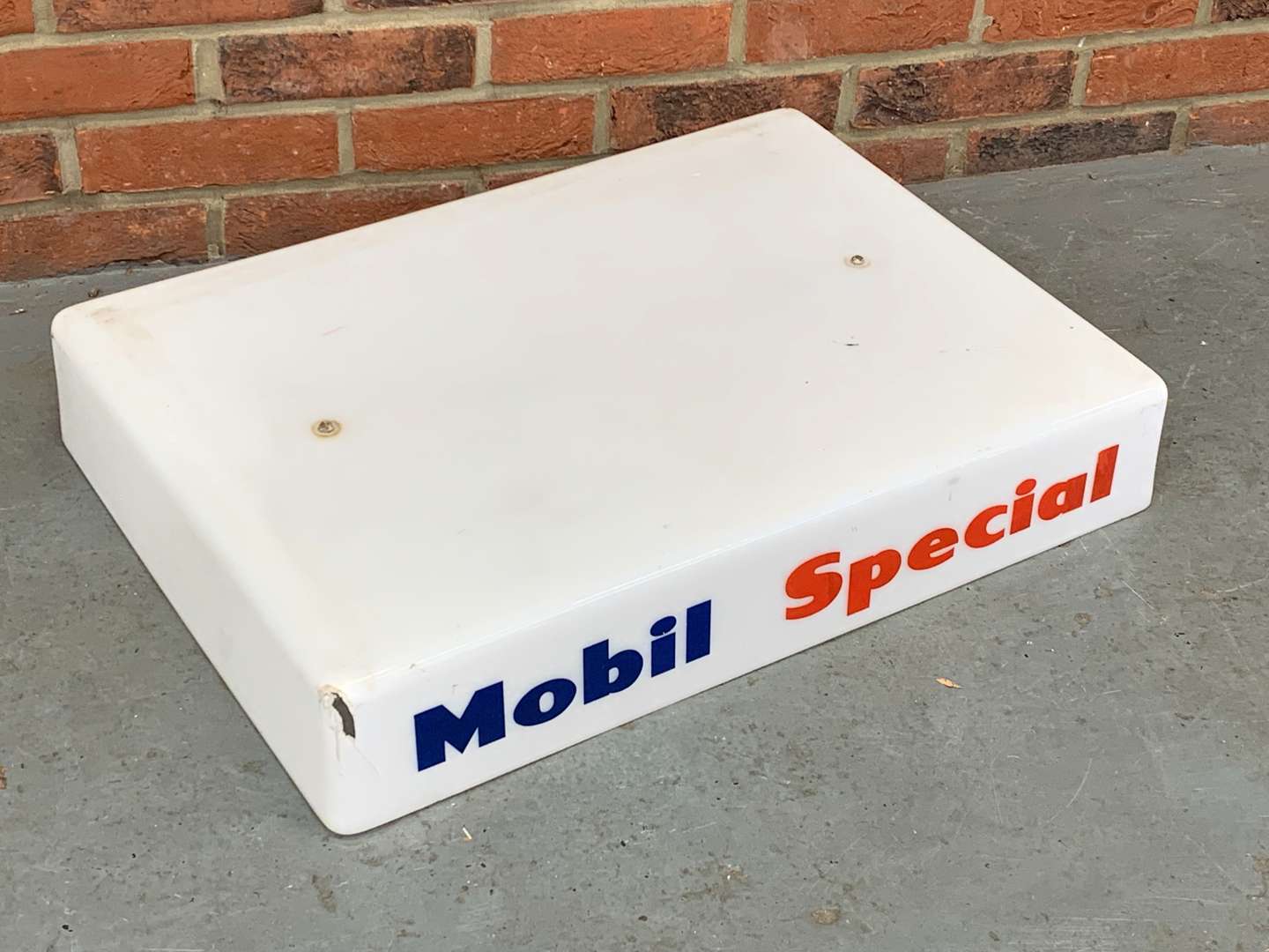 <p>Mobil Special Plastic Petrol Pump Top a/f</p>
