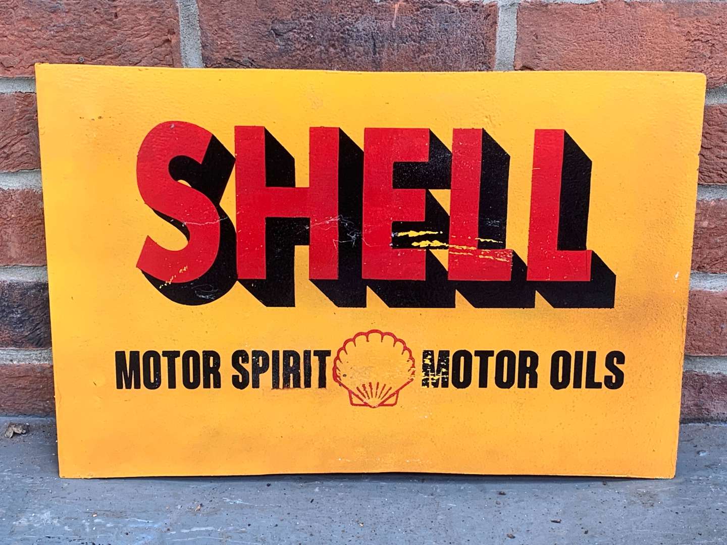<p>Shell Metal Made Painted Flange Sign</p>