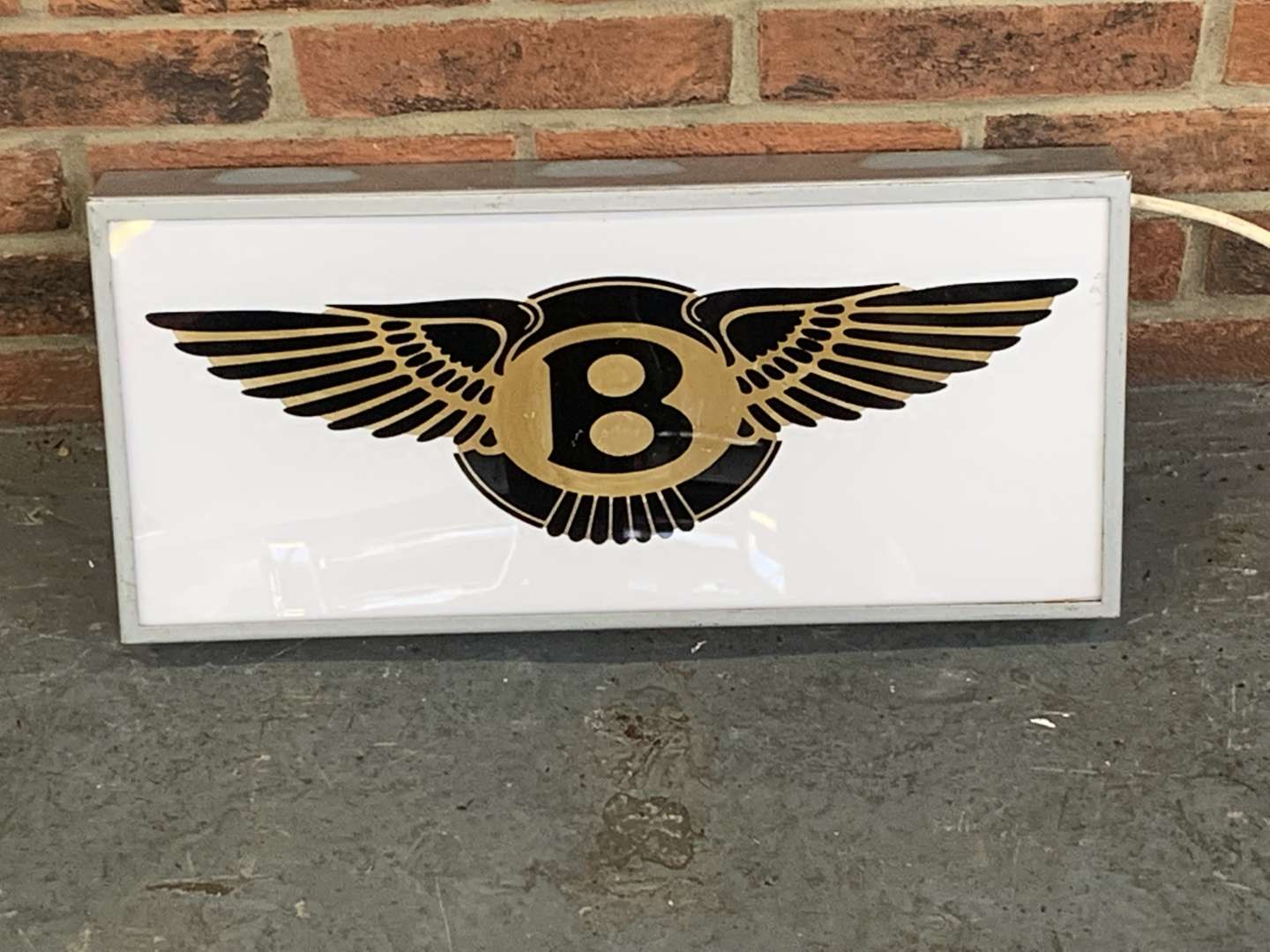 <p>Bentley Emblem Illuminated Sign</p>