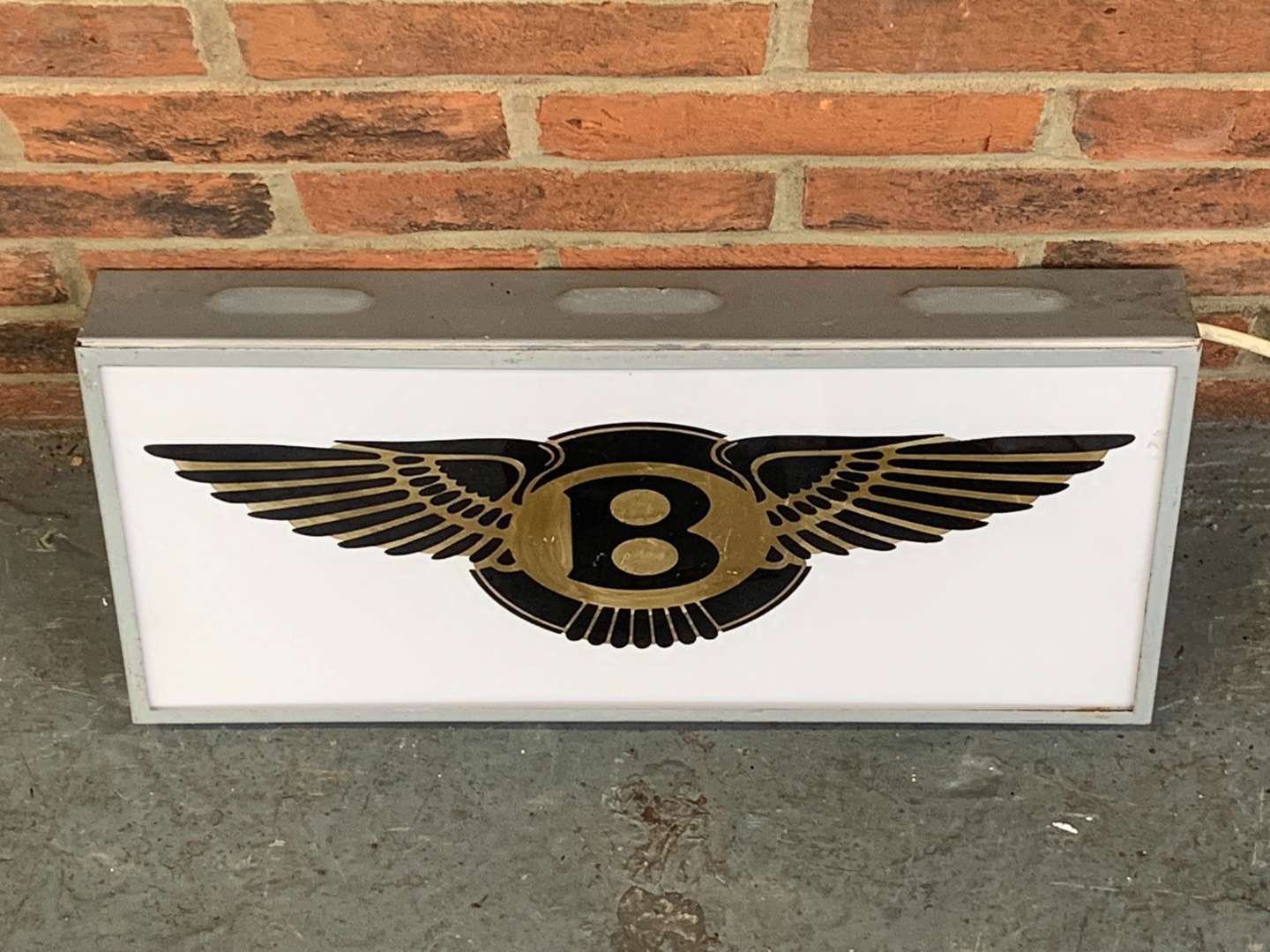 <p>Bentley Emblem Illuminated Sign</p>