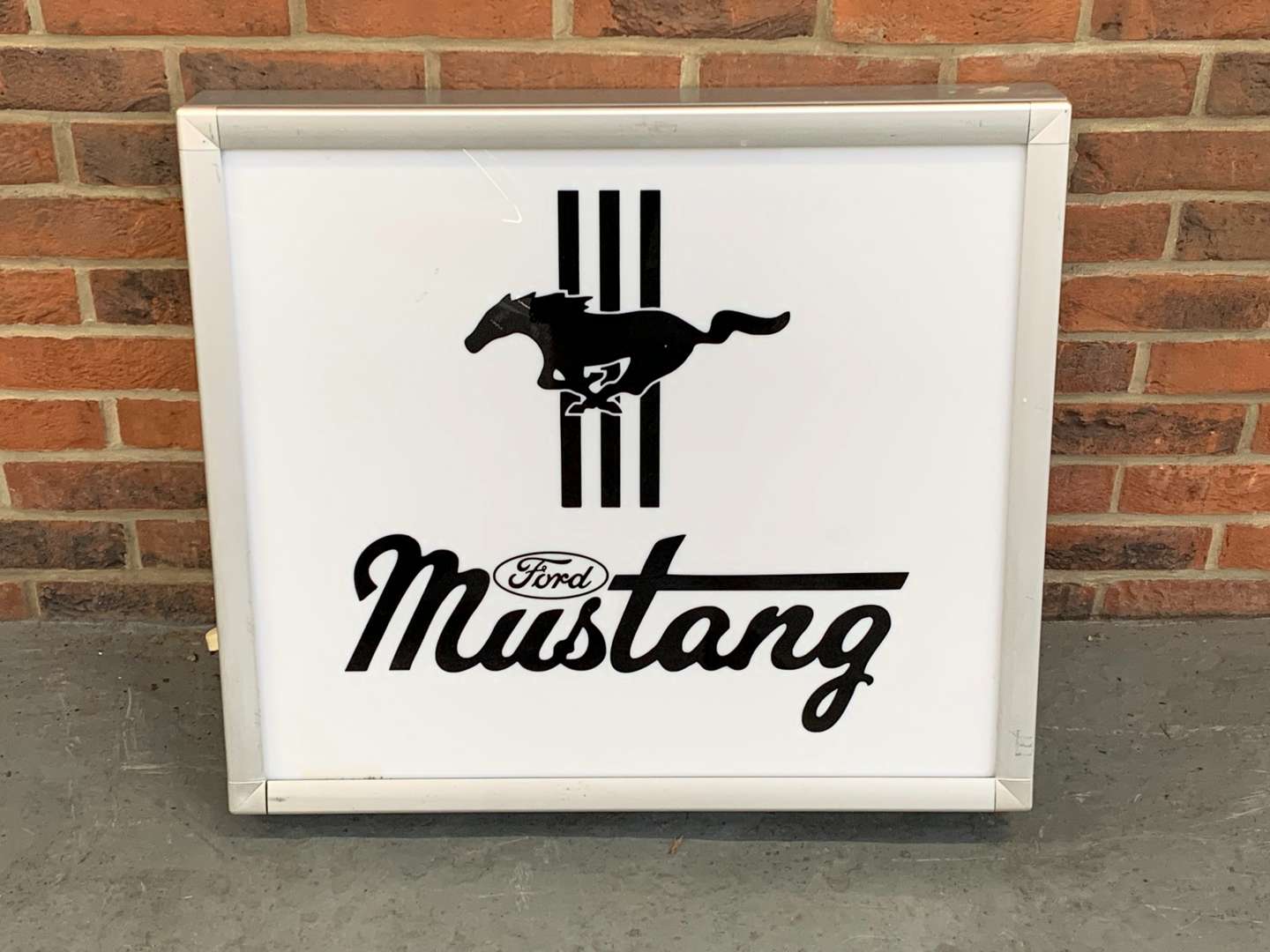 <p>Ford Mustang Illuminated Sign</p>