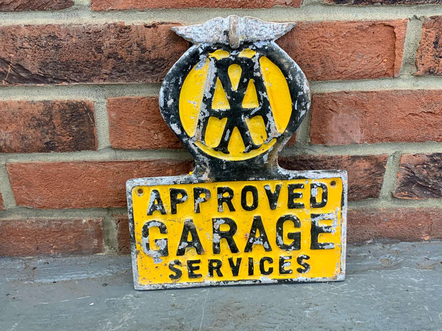<p>AA Approved Garage Services Sign</p>