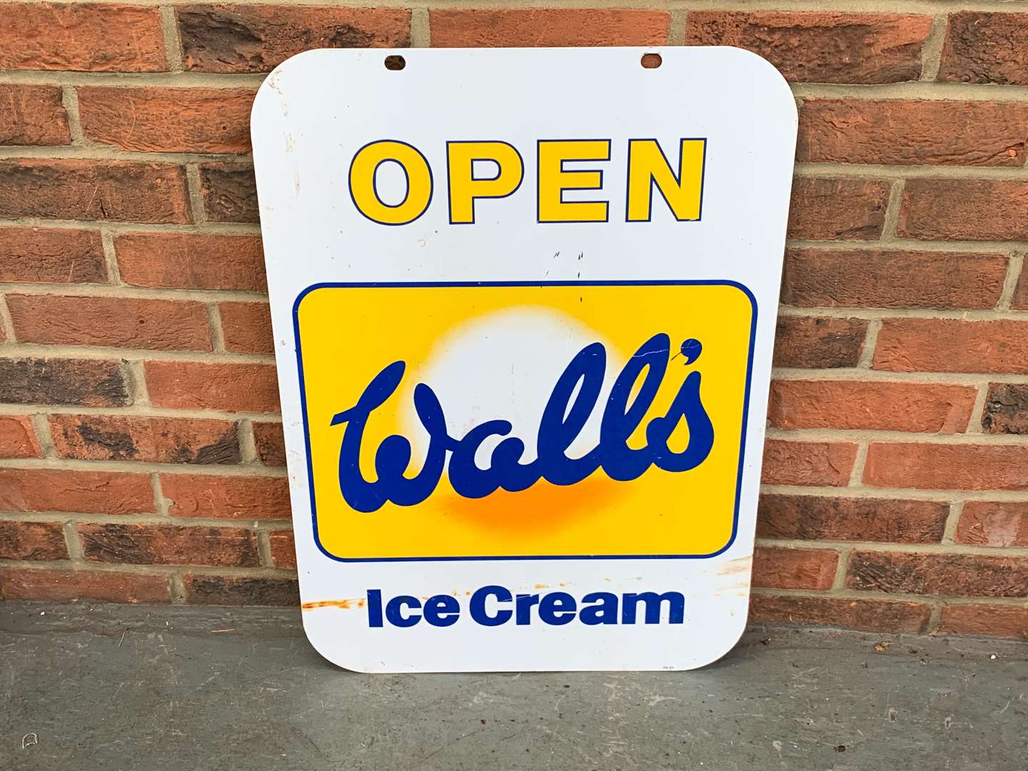 <p>Metal Walls Open Ice Cream Sign</p>