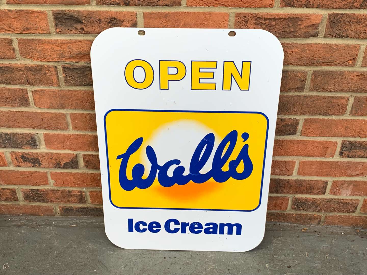 <p>Metal Walls Open Ice Cream Sign</p>