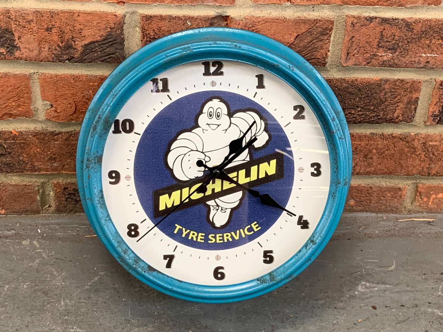 <p>Modern Metal Michelin Wall Clock</p>