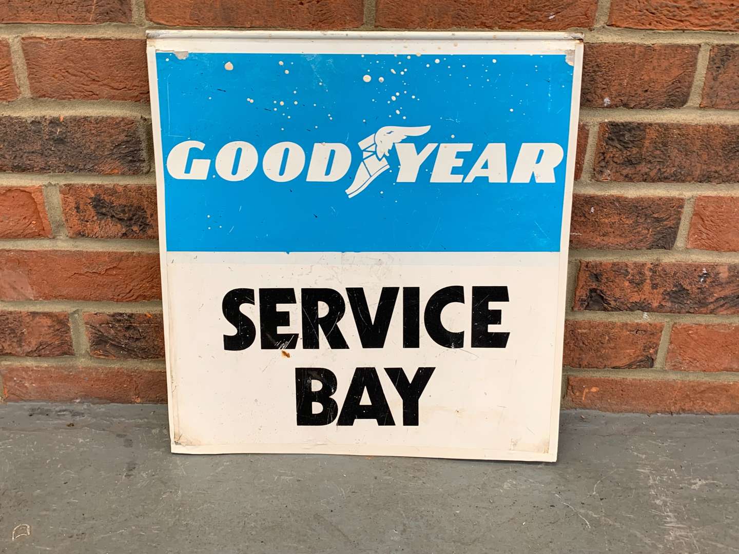 <p>Goodyear Tyre's Service Bay</p>